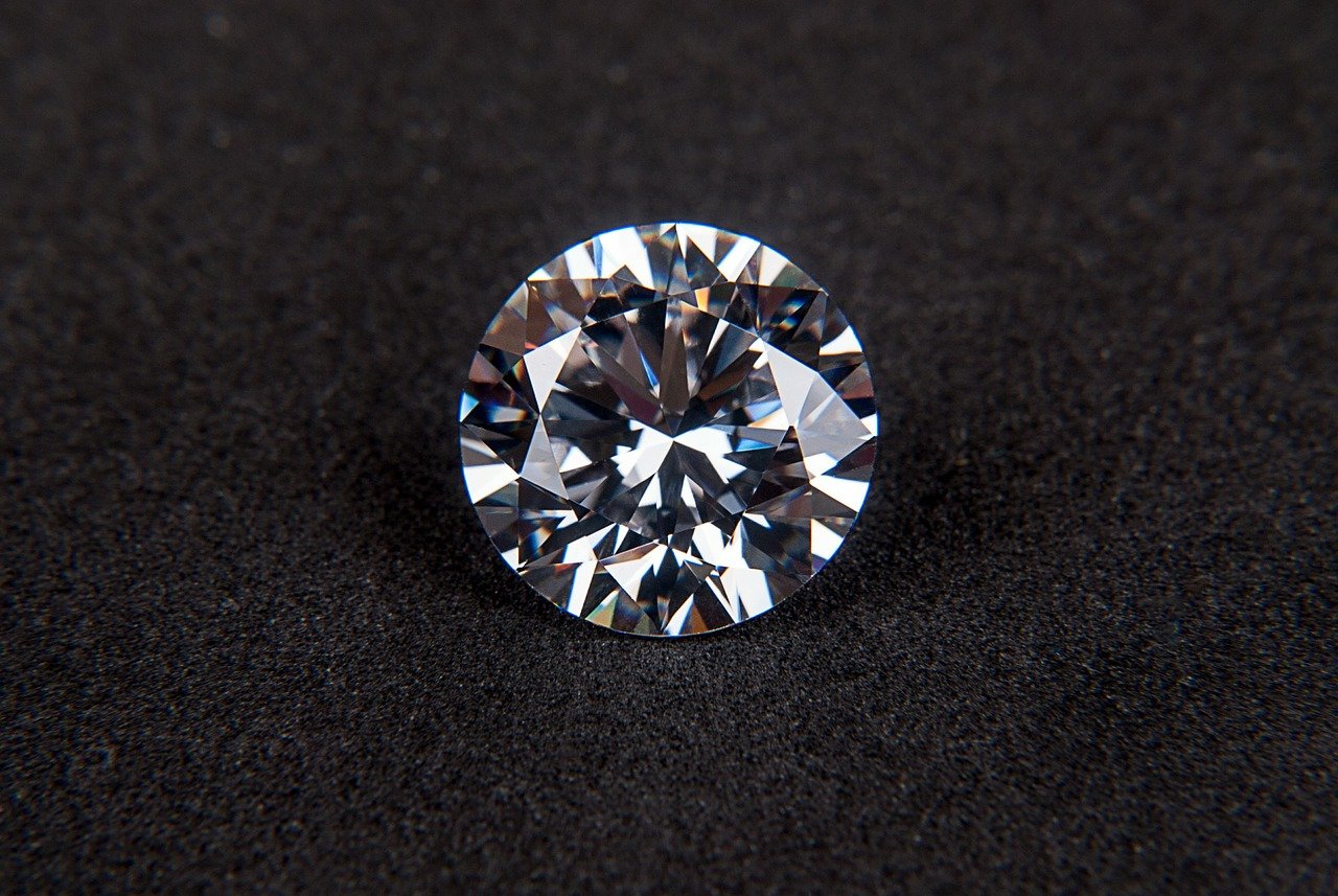 遺骨遺灰ダイヤモンドは嘘で法律的に良くない？転売で売れるほど価値はある？